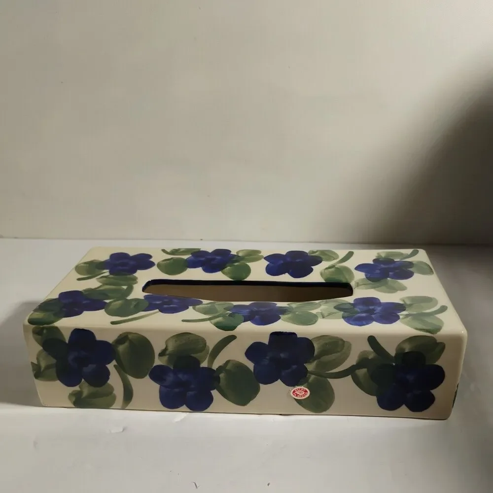 Beautiful “Made in Mexico” Talavera style KLEENEX Pottery /Ceramic 10